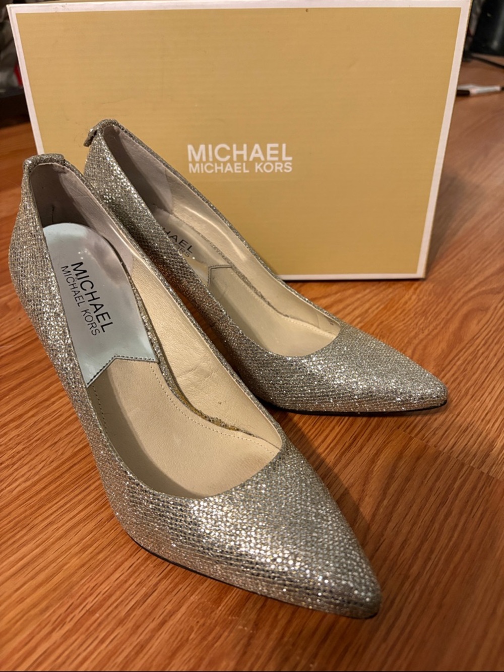MICHAEL Michael Kors Silver Glitter Pointed Pumps Size 7